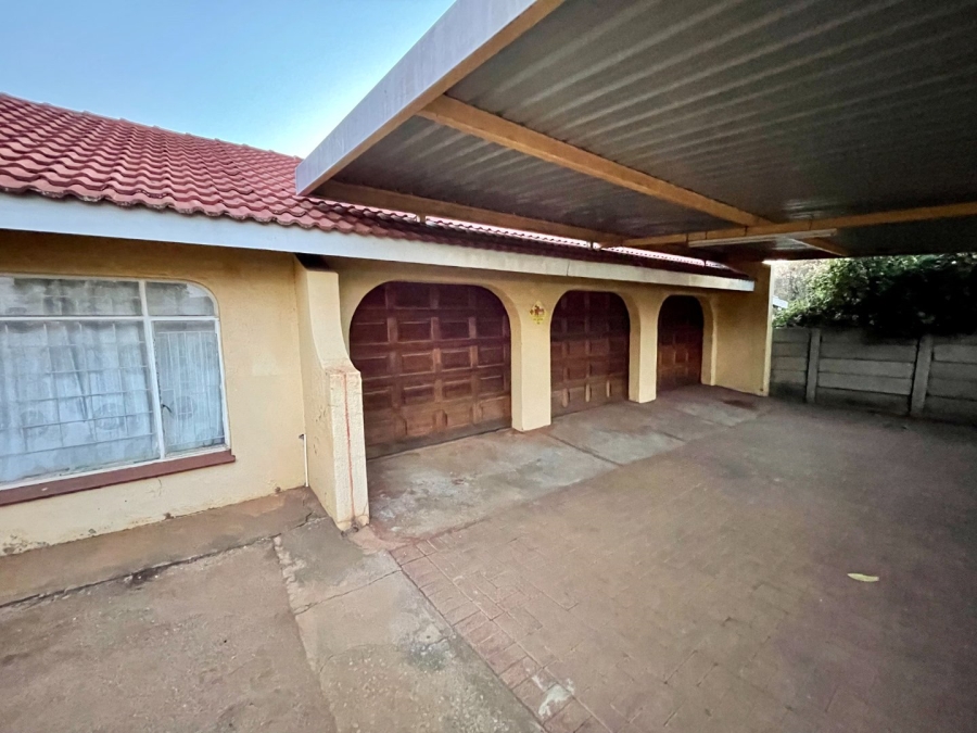 4 Bedroom Property for Sale in Flora Park Limpopo