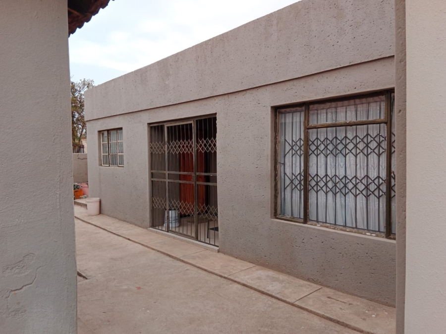 4 Bedroom Property for Sale in Seshego C Limpopo