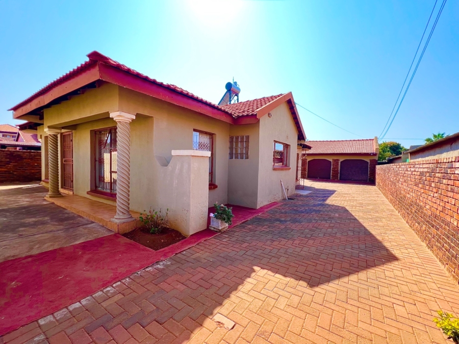 3 Bedroom Property for Sale in Lebowakgomo Zone F Limpopo