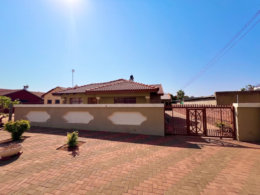 3 Bedroom Property for Sale in Lebowakgomo Zone F Limpopo