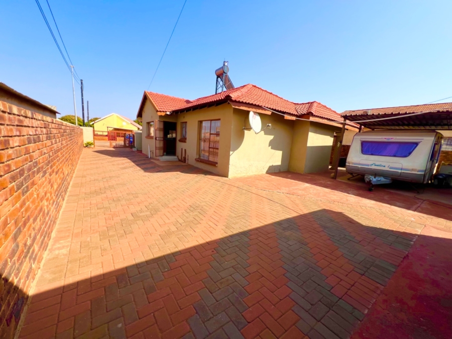 3 Bedroom Property for Sale in Lebowakgomo Zone F Limpopo