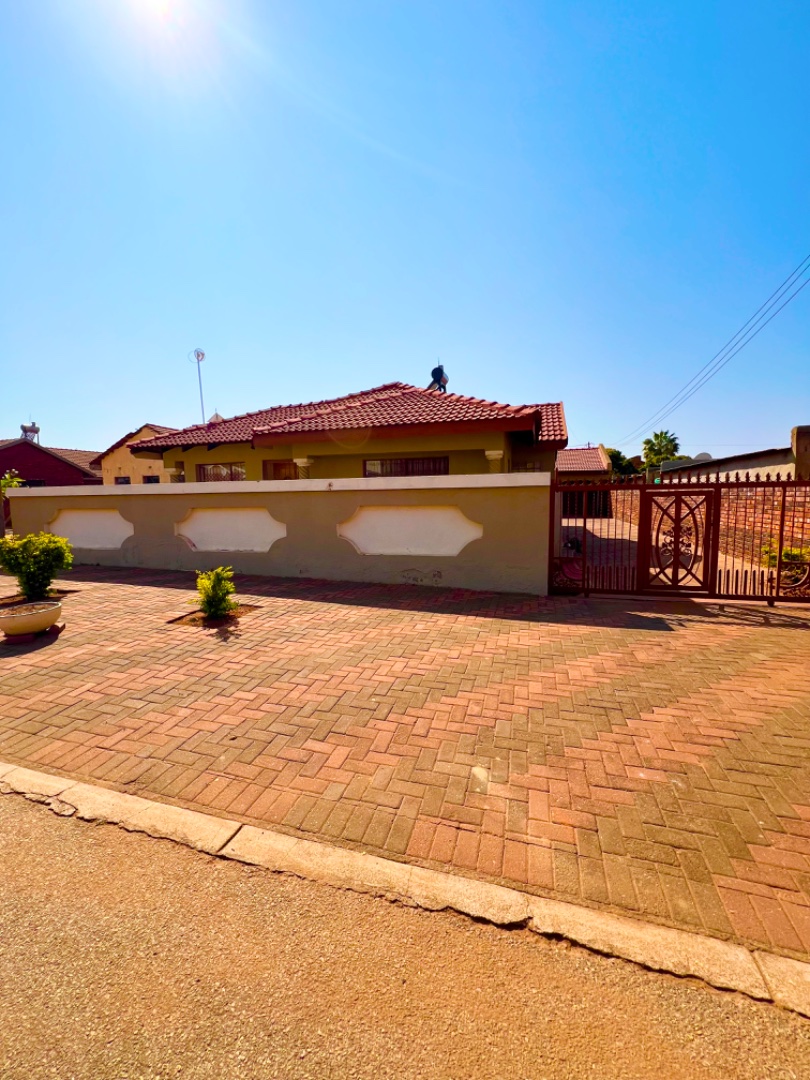 3 Bedroom Property for Sale in Lebowakgomo Zone F Limpopo