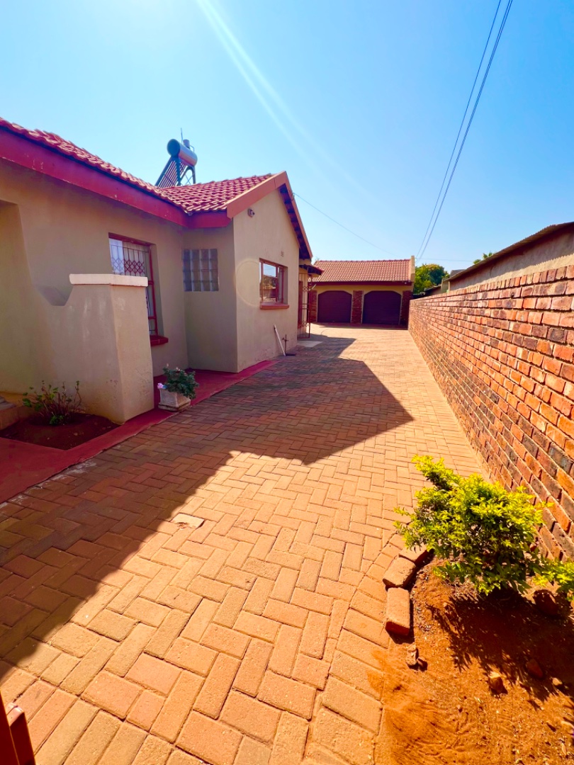 3 Bedroom Property for Sale in Lebowakgomo Zone F Limpopo