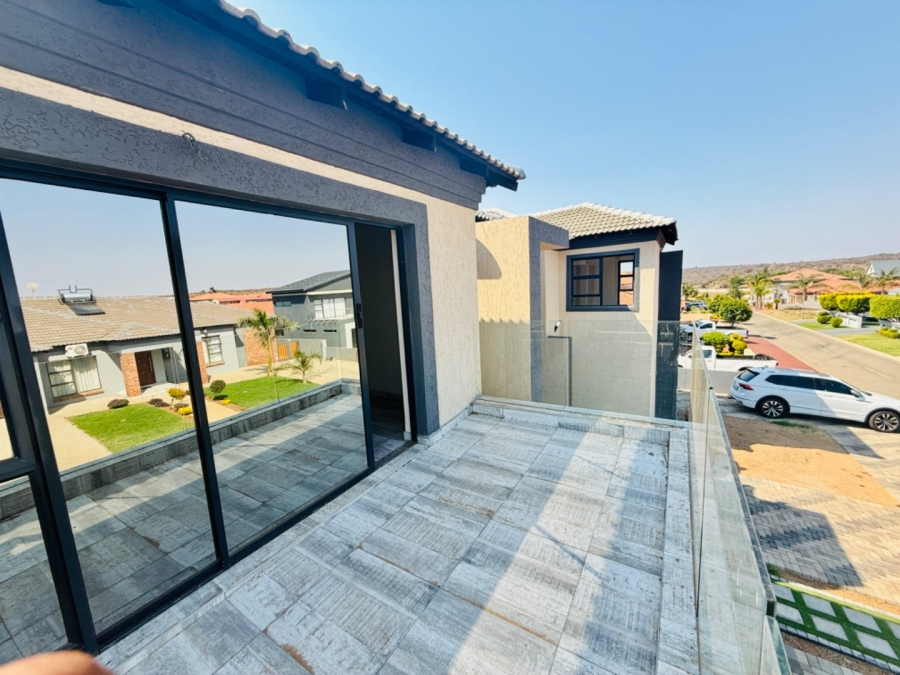 6 Bedroom Property for Sale in Woodhill Estate Limpopo