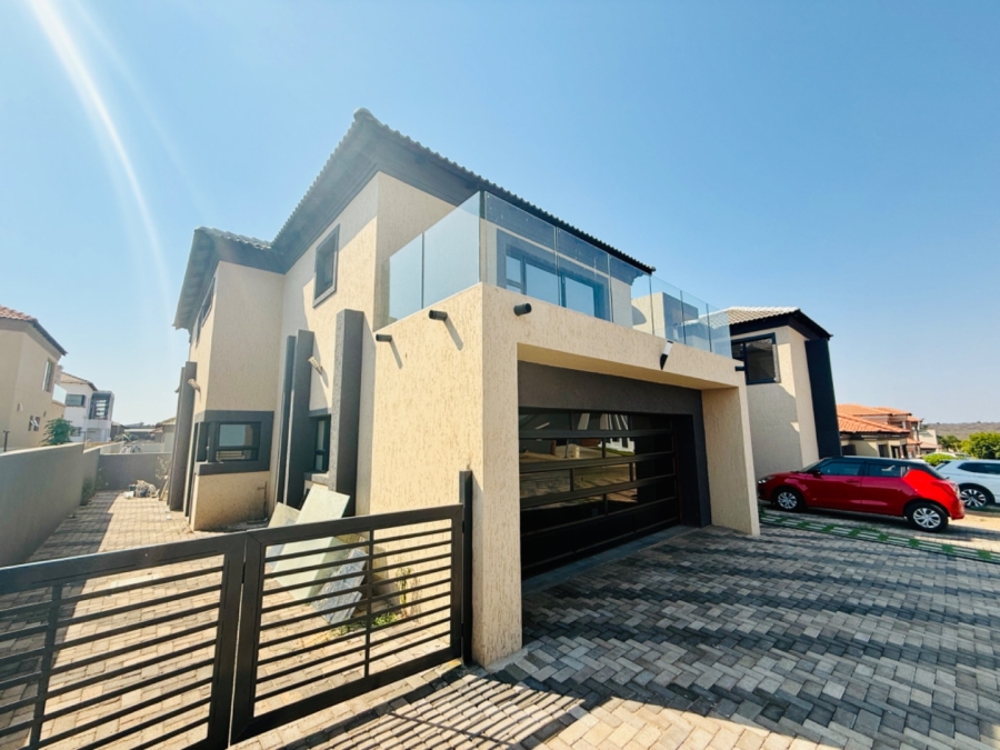 6 Bedroom Property for Sale in Woodhill Estate Limpopo