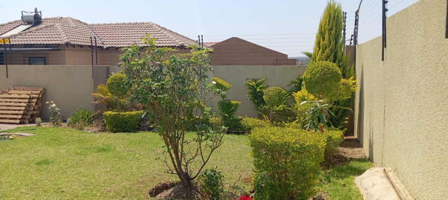 To Let 3 Bedroom Property for Rent in Mahlasedi Park Limpopo