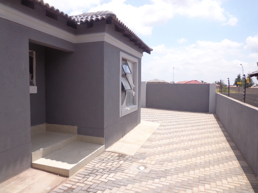 3 Bedroom Property for Sale in Mahlasedi Park Limpopo