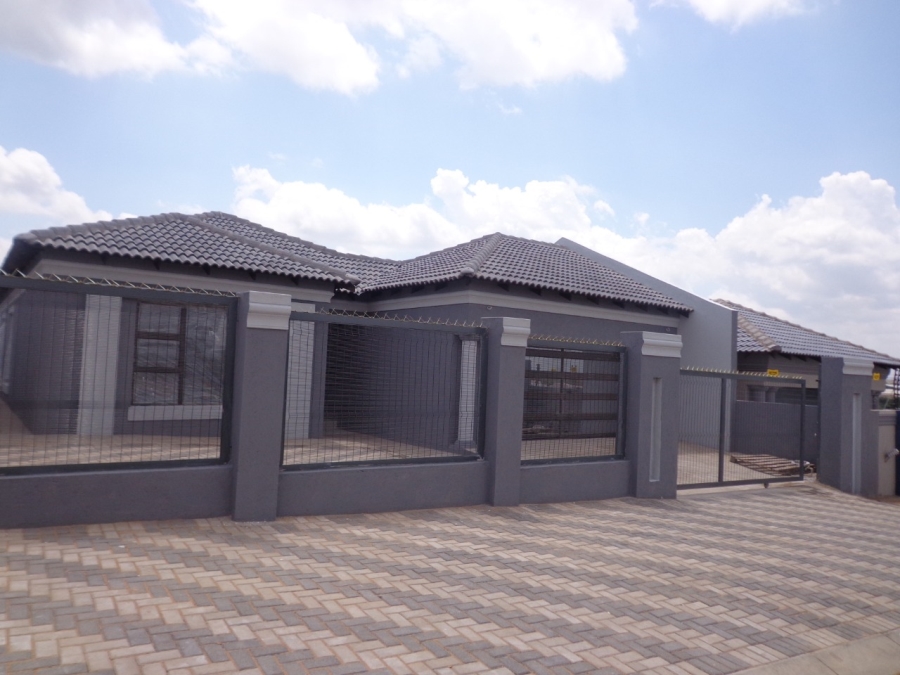 3 Bedroom Property for Sale in Mahlasedi Park Limpopo