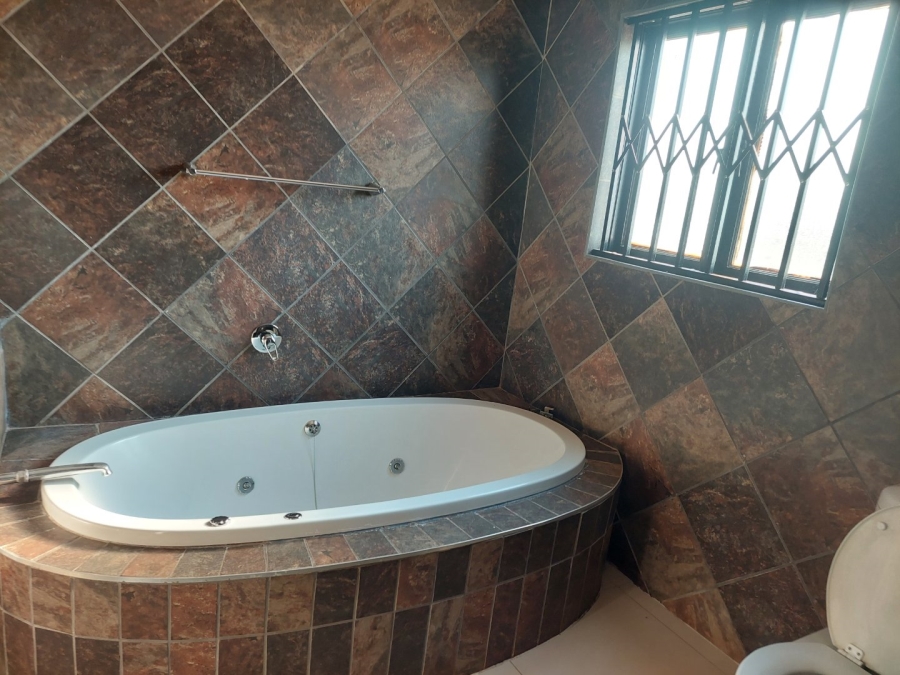 5 Bedroom Property for Sale in Aquapark Limpopo