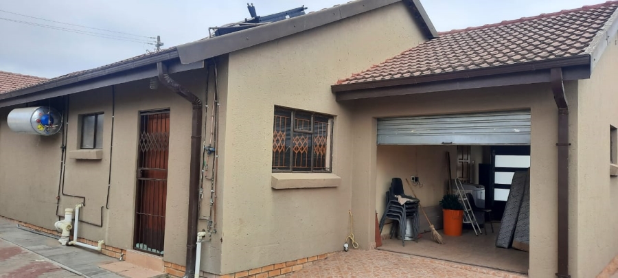 2 Bedroom Property for Sale in Seshego H Limpopo