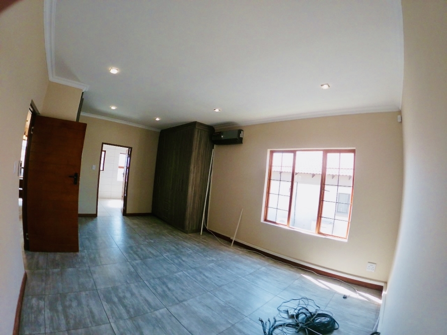 5 Bedroom Property for Sale in Woodhill Estate Limpopo