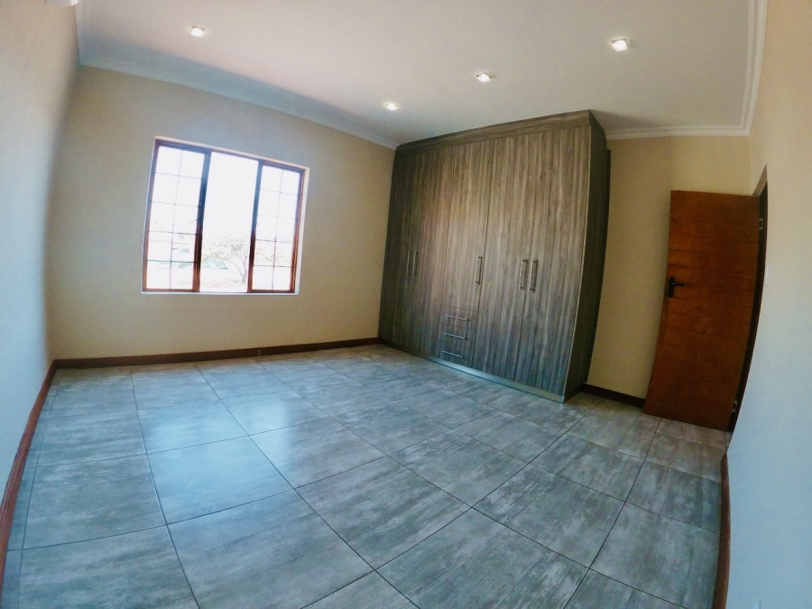 5 Bedroom Property for Sale in Woodhill Estate Limpopo