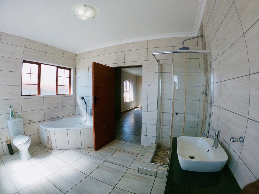 5 Bedroom Property for Sale in Woodhill Estate Limpopo