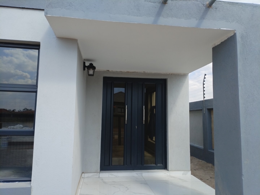 3 Bedroom Property for Sale in Mahlasedi Park Limpopo