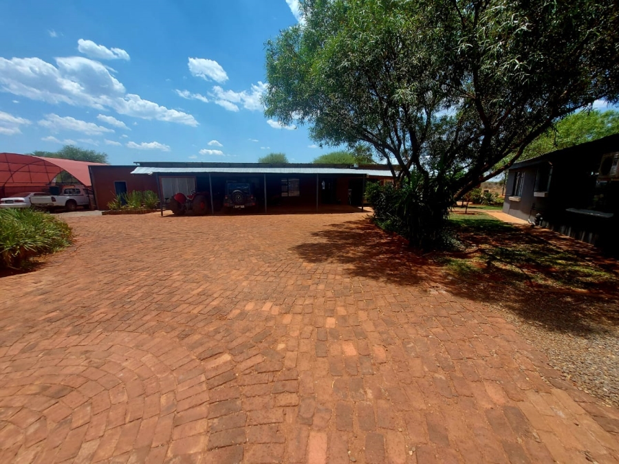 4 Bedroom Property for Sale in Wilderbeestaagte SH Limpopo