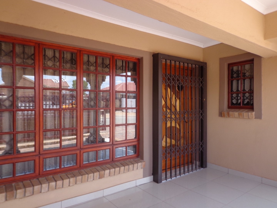 3 Bedroom Property for Sale in Mahlasedi Park Limpopo