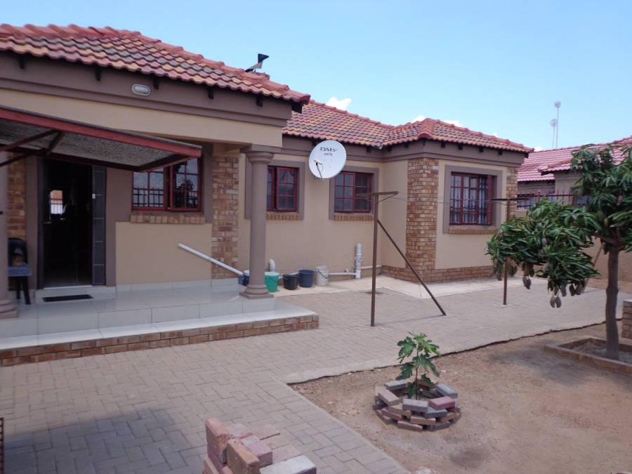 3 Bedroom Property for Sale in Mahlasedi Park Limpopo