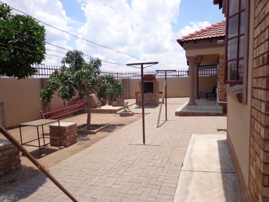 3 Bedroom Property for Sale in Mahlasedi Park Limpopo