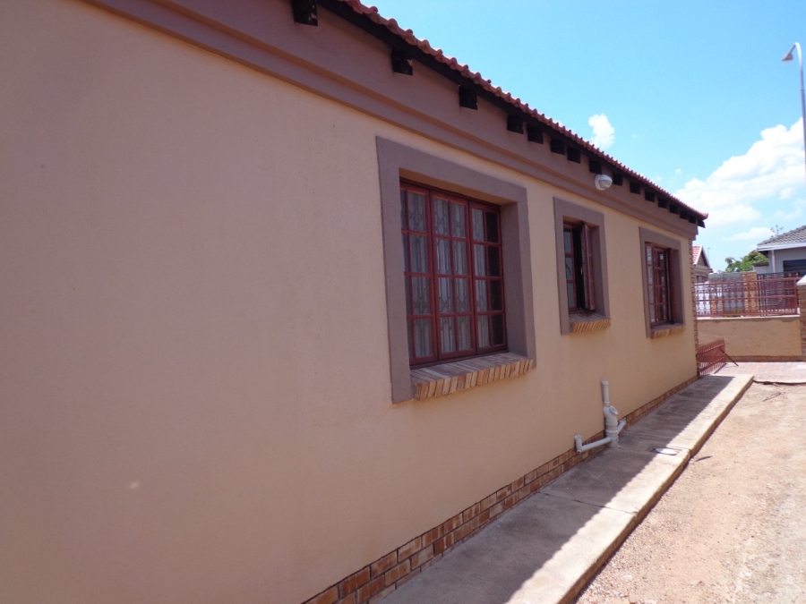 3 Bedroom Property for Sale in Mahlasedi Park Limpopo