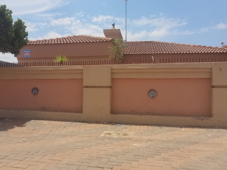 To Let 3 Bedroom Property for Rent in Seshego C Limpopo