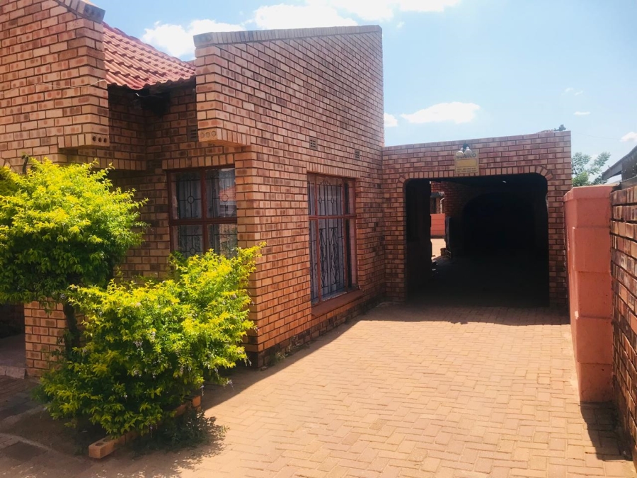 4 Bedroom Property for Sale in Lebowakgomo Zone A Limpopo