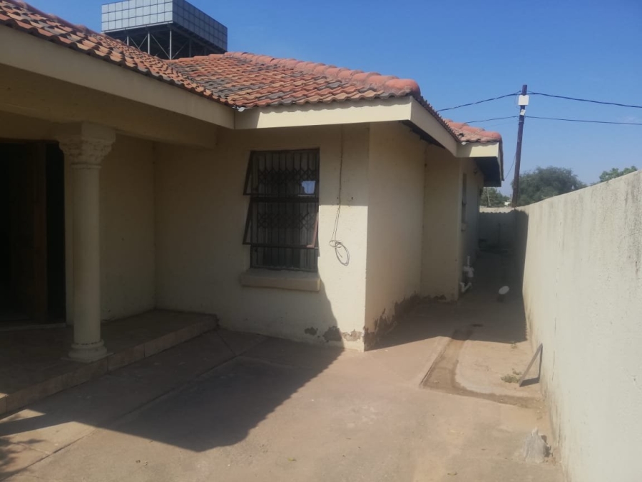 3 Bedroom Property for Sale in Marapong Limpopo