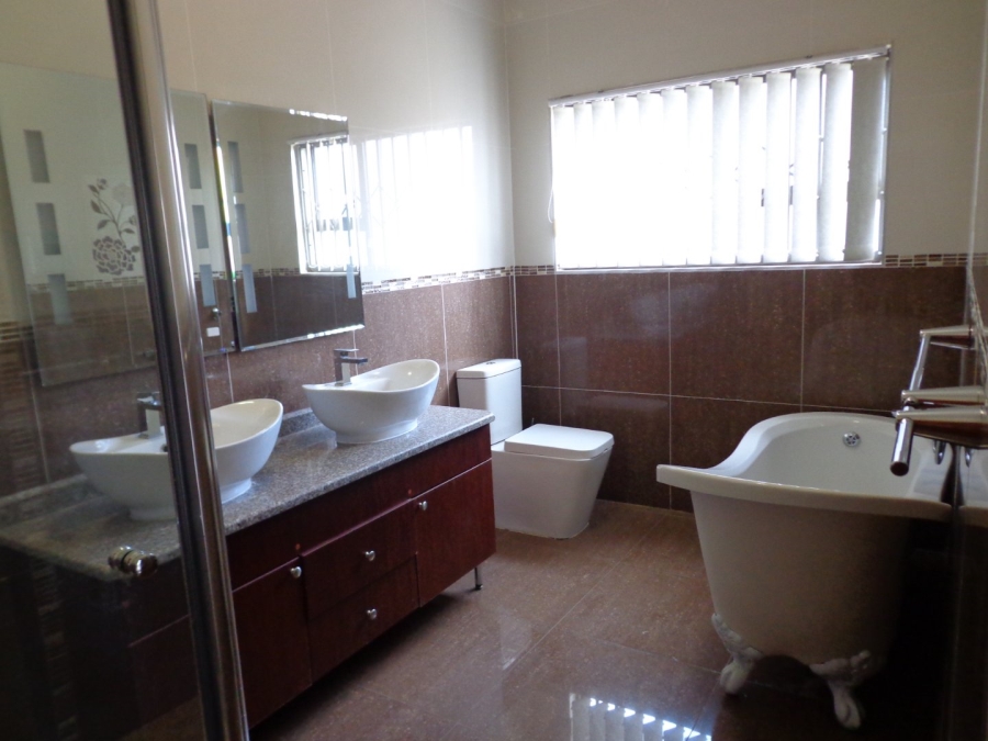 5 Bedroom Property for Sale in Thornhill Limpopo