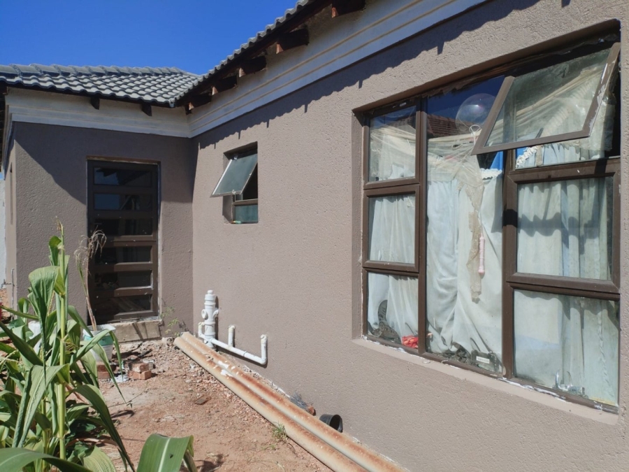 3 Bedroom Property for Sale in Mahlasedi Park Limpopo