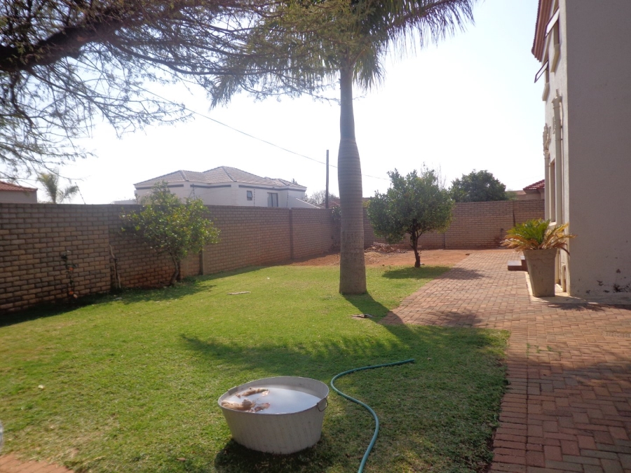 6 Bedroom Property for Sale in Flora Park Limpopo