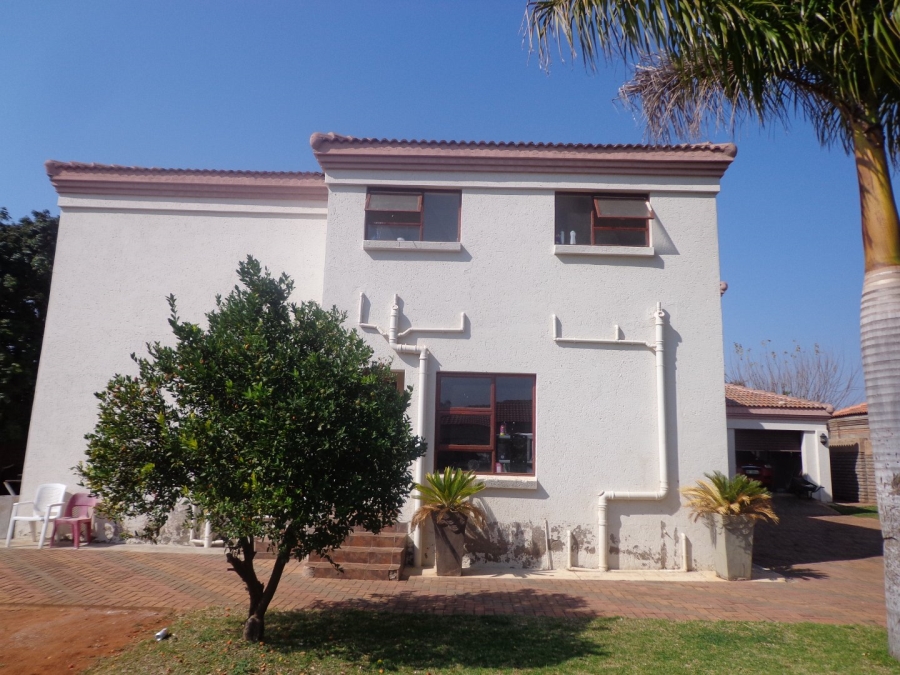 6 Bedroom Property for Sale in Flora Park Limpopo