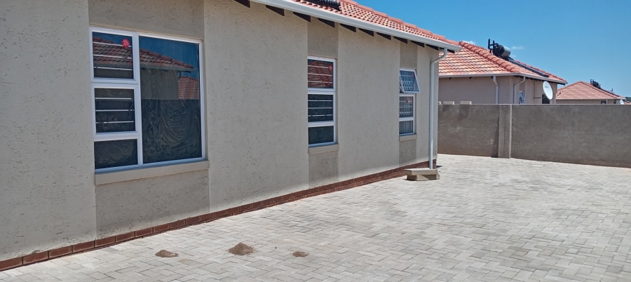 To Let 3 Bedroom Property for Rent in Southern Gateway Limpopo