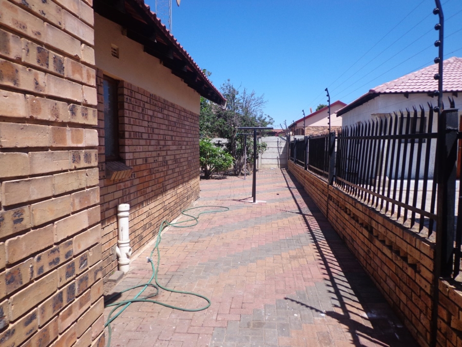 3 Bedroom Property for Sale in Lesedi Park Limpopo