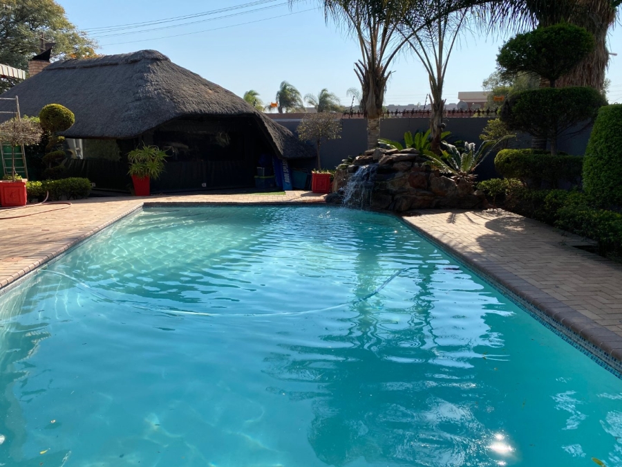 5 Bedroom Property for Sale in Nirvana Limpopo