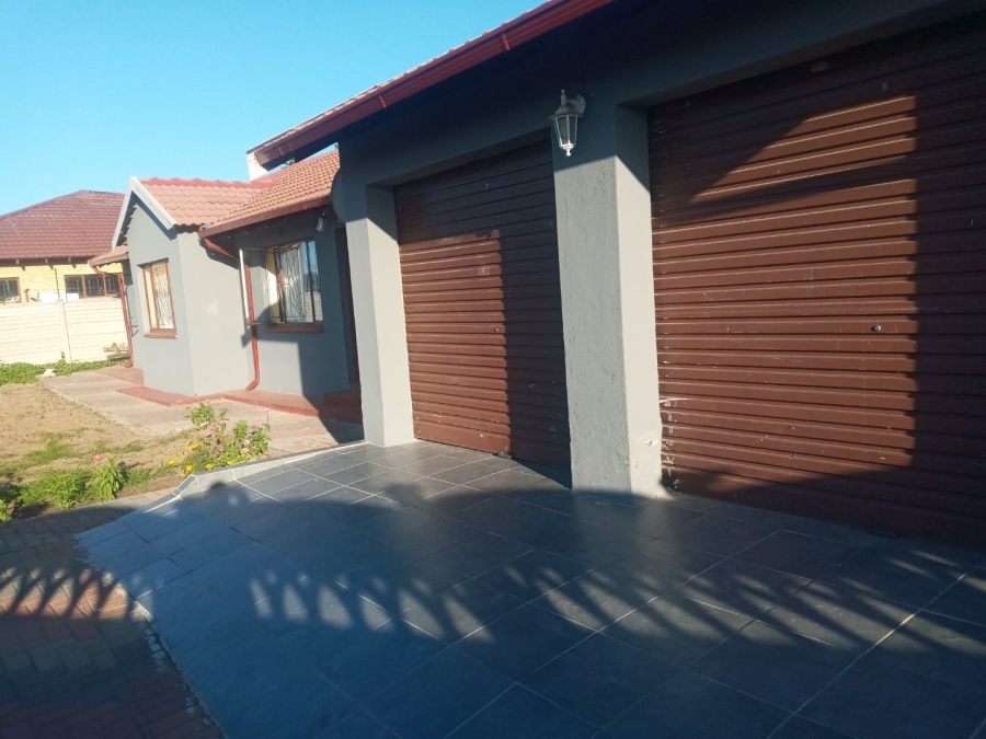  Bedroom Property for Sale in Madiba Park Limpopo