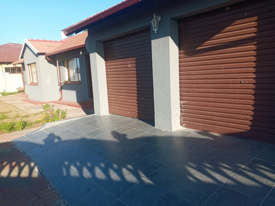  Bedroom Property for Sale in Madiba Park Limpopo