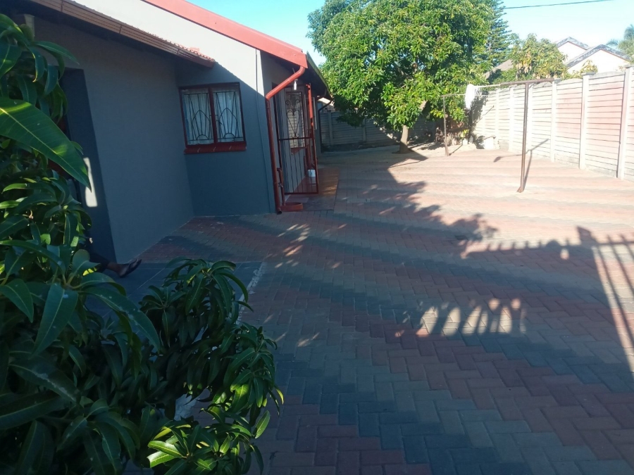  Bedroom Property for Sale in Madiba Park Limpopo