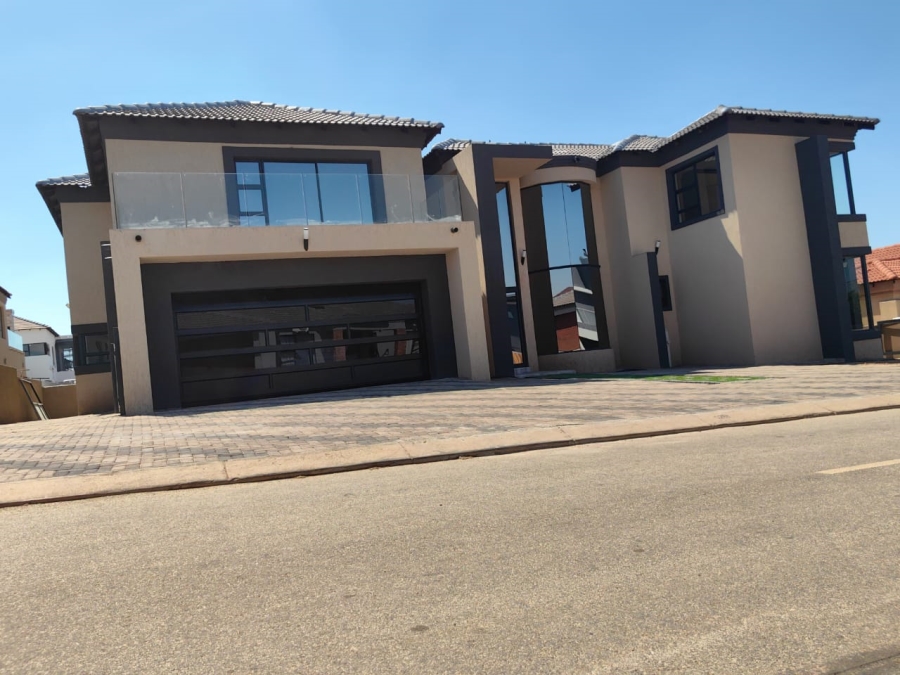 6 Bedroom Property for Sale in Woodhill Estate Limpopo