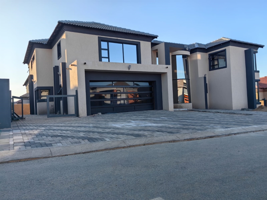 6 Bedroom Property for Sale in Woodhill Estate Limpopo