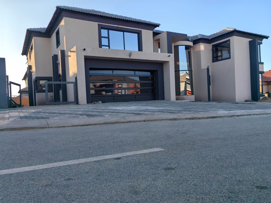 6 Bedroom Property for Sale in Woodhill Estate Limpopo