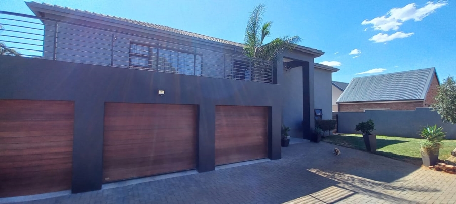 5 Bedroom Property for Sale in Bendor Place Limpopo