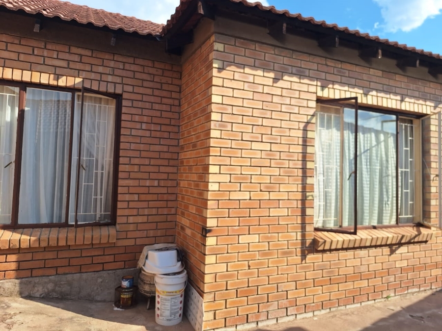 4 Bedroom Property for Sale in Madiba Park Limpopo