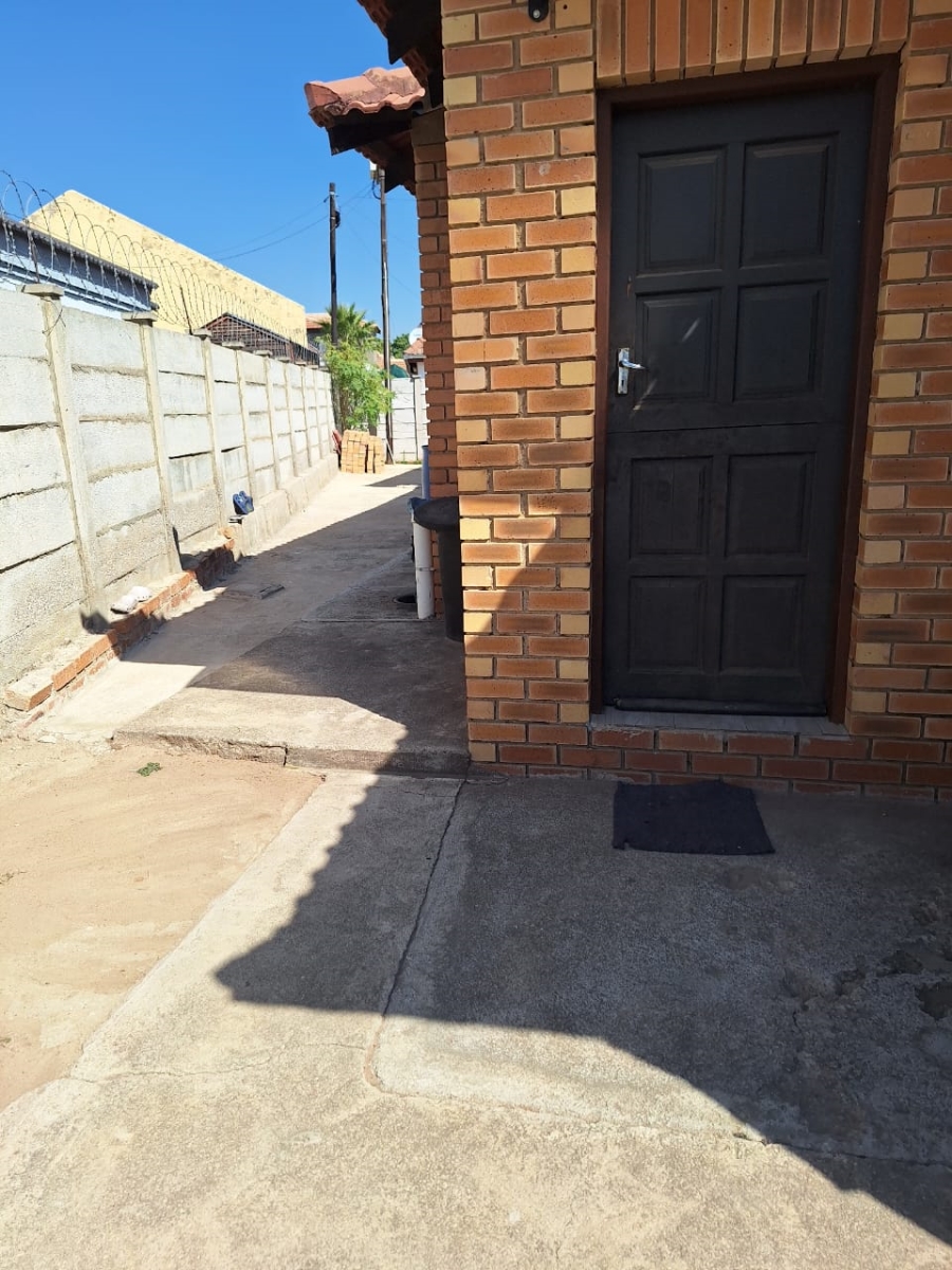 4 Bedroom Property for Sale in Madiba Park Limpopo