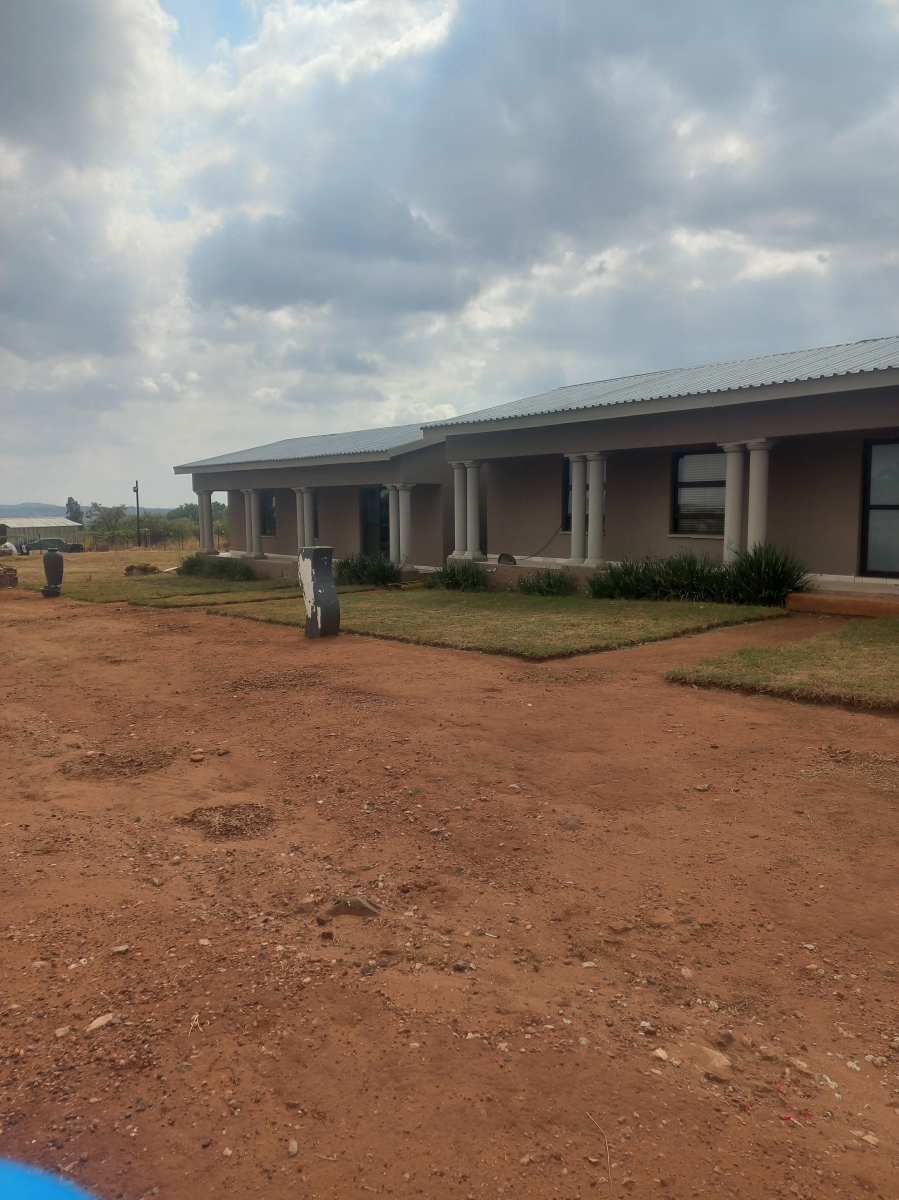 6 Bedroom Property for Sale in Myngenoegen A H Limpopo