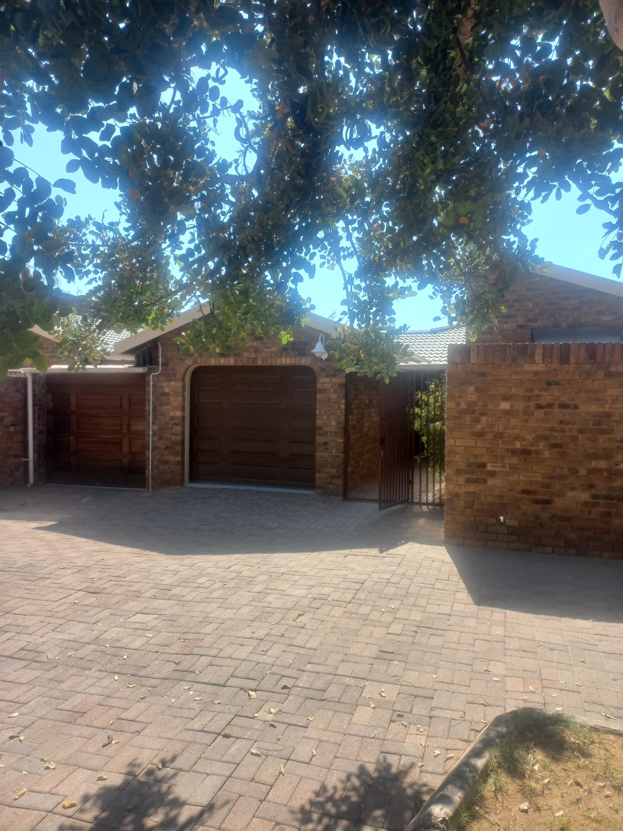 To Let 4 Bedroom Property for Rent in Welgelegen Limpopo