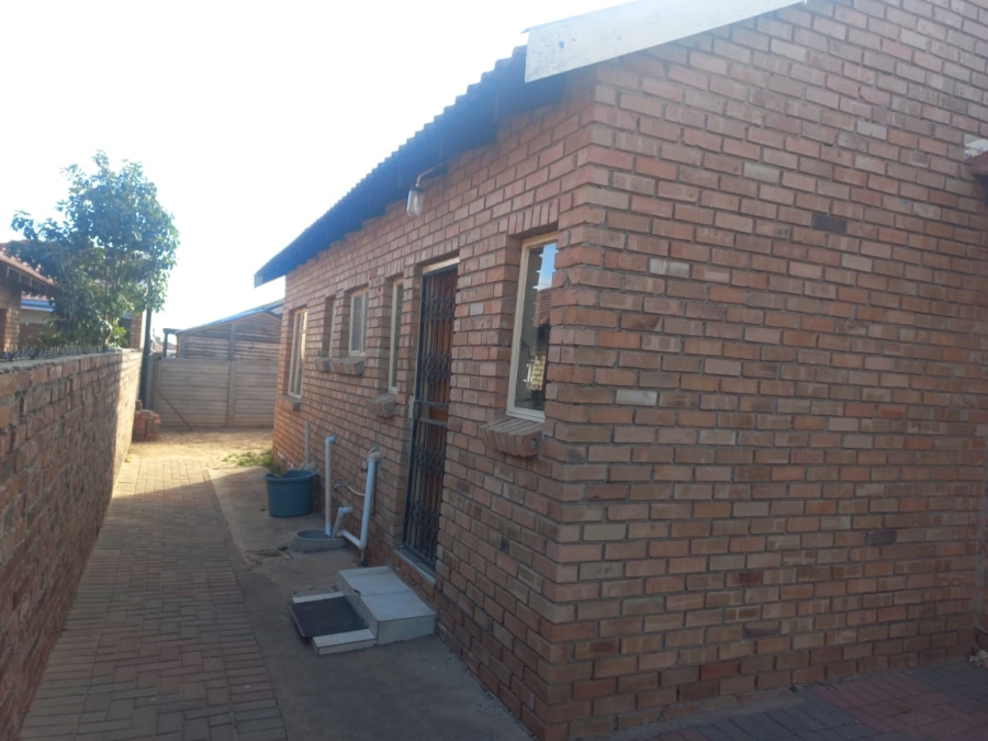 3 Bedroom Property for Sale in Madiba Park Limpopo