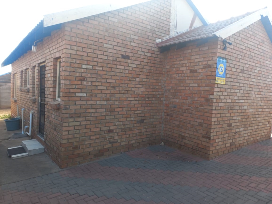 3 Bedroom Property for Sale in Madiba Park Limpopo