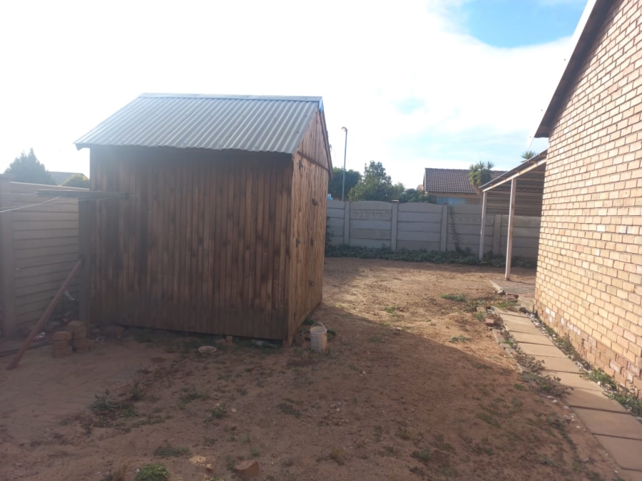 3 Bedroom Property for Sale in Madiba Park Limpopo