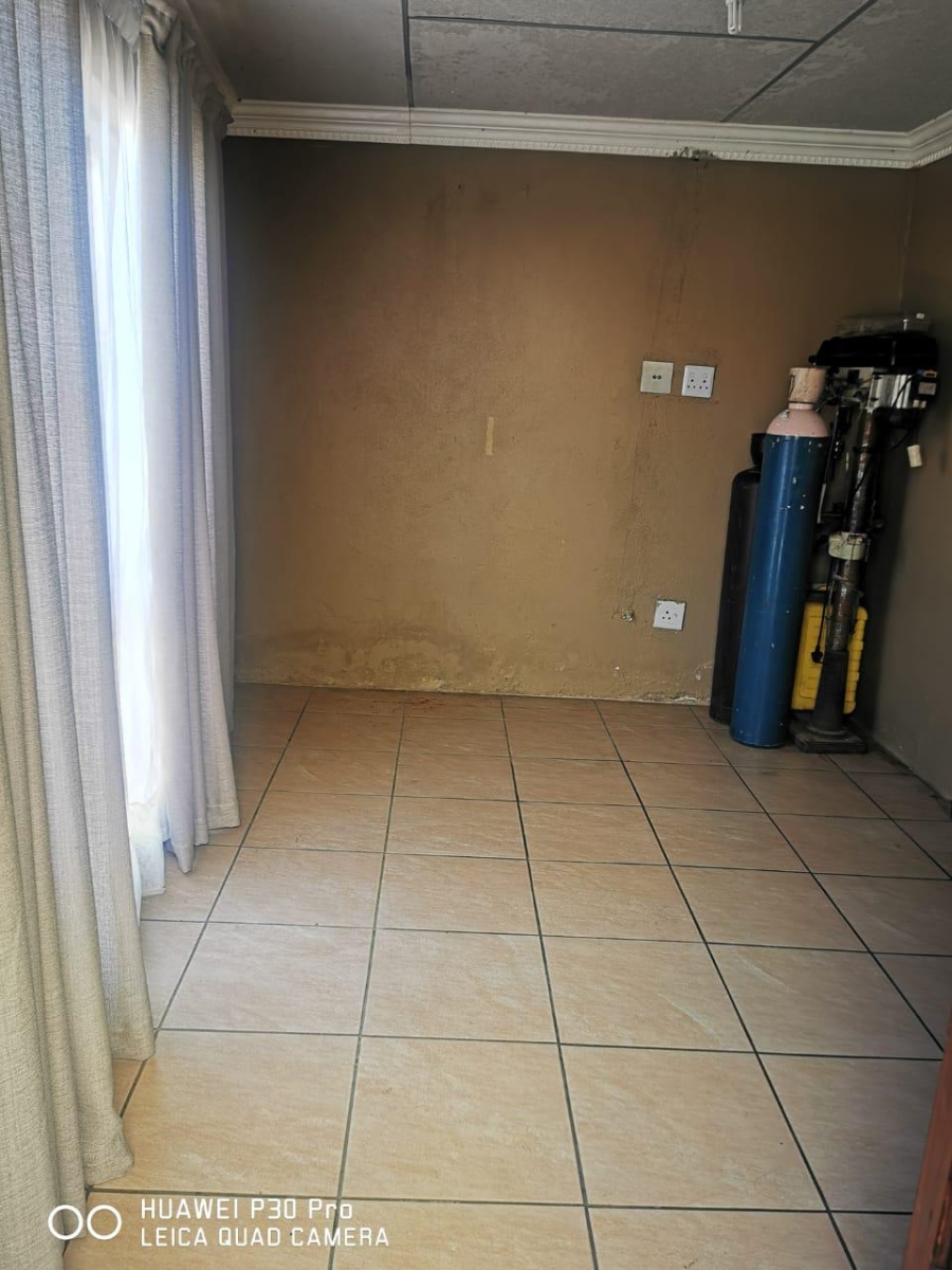 5 Bedroom Property for Sale in Seshego Limpopo