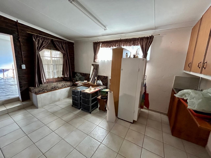 6 Bedroom Property for Sale in Kameeldoringpark Limpopo