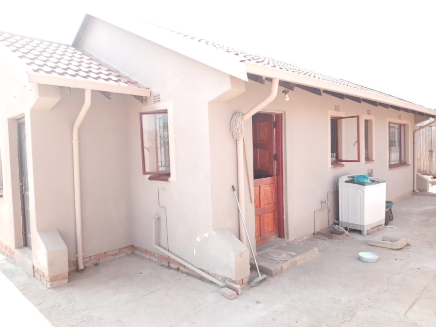 3 Bedroom Property for Sale in Madiba Park Limpopo